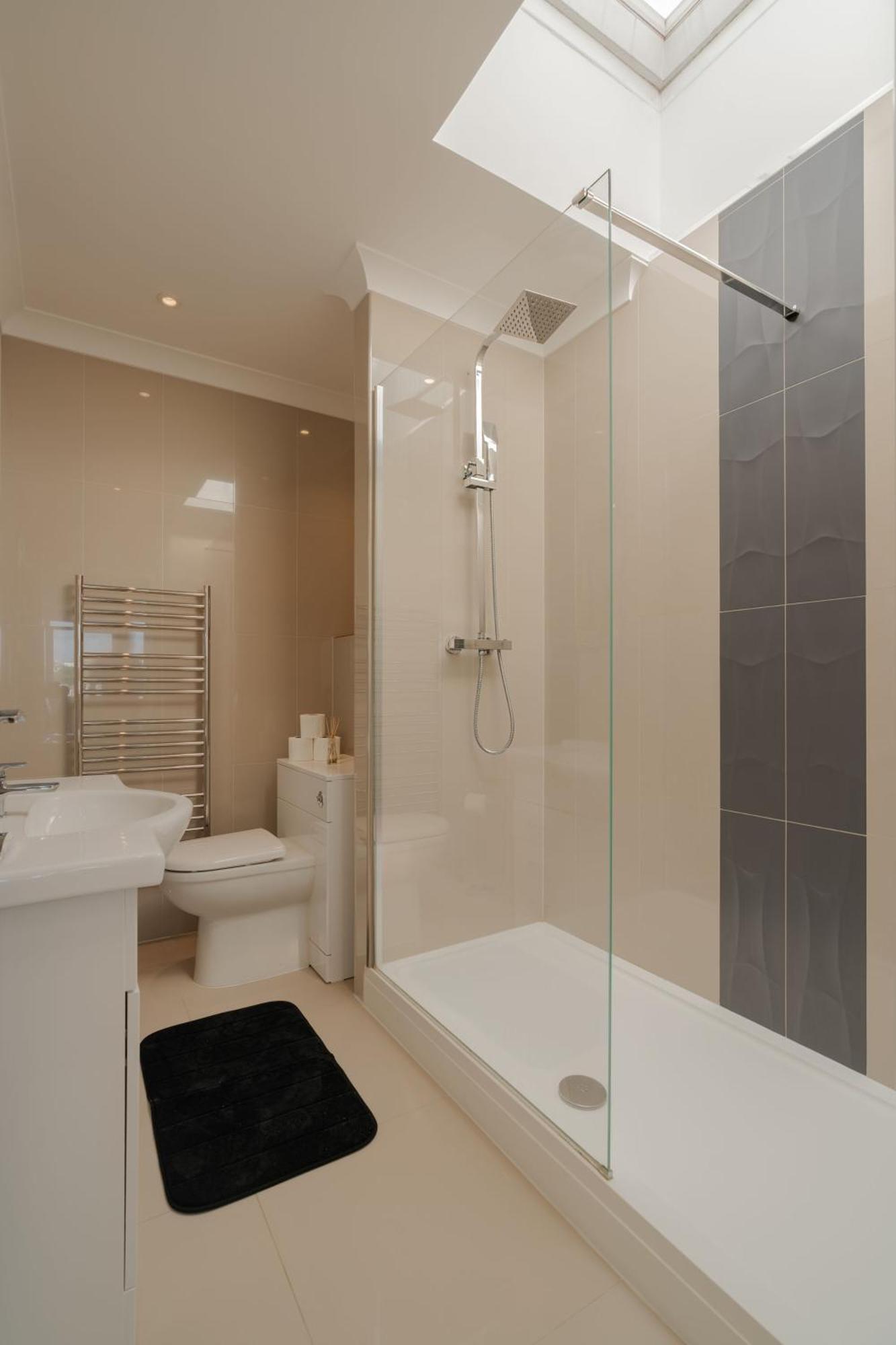 On The Beach Penthouse With Sea View - 3 Bedrooms - Roof Balcony - Spa, Sauna, Gym And Pool - Sleeps 6 Hove Exteriér fotografie